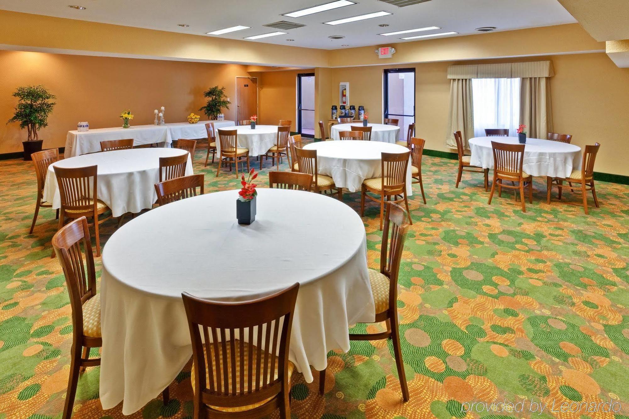 Holiday Inn Express Winfield - Teays Valley Hurricane Restaurant bilde
